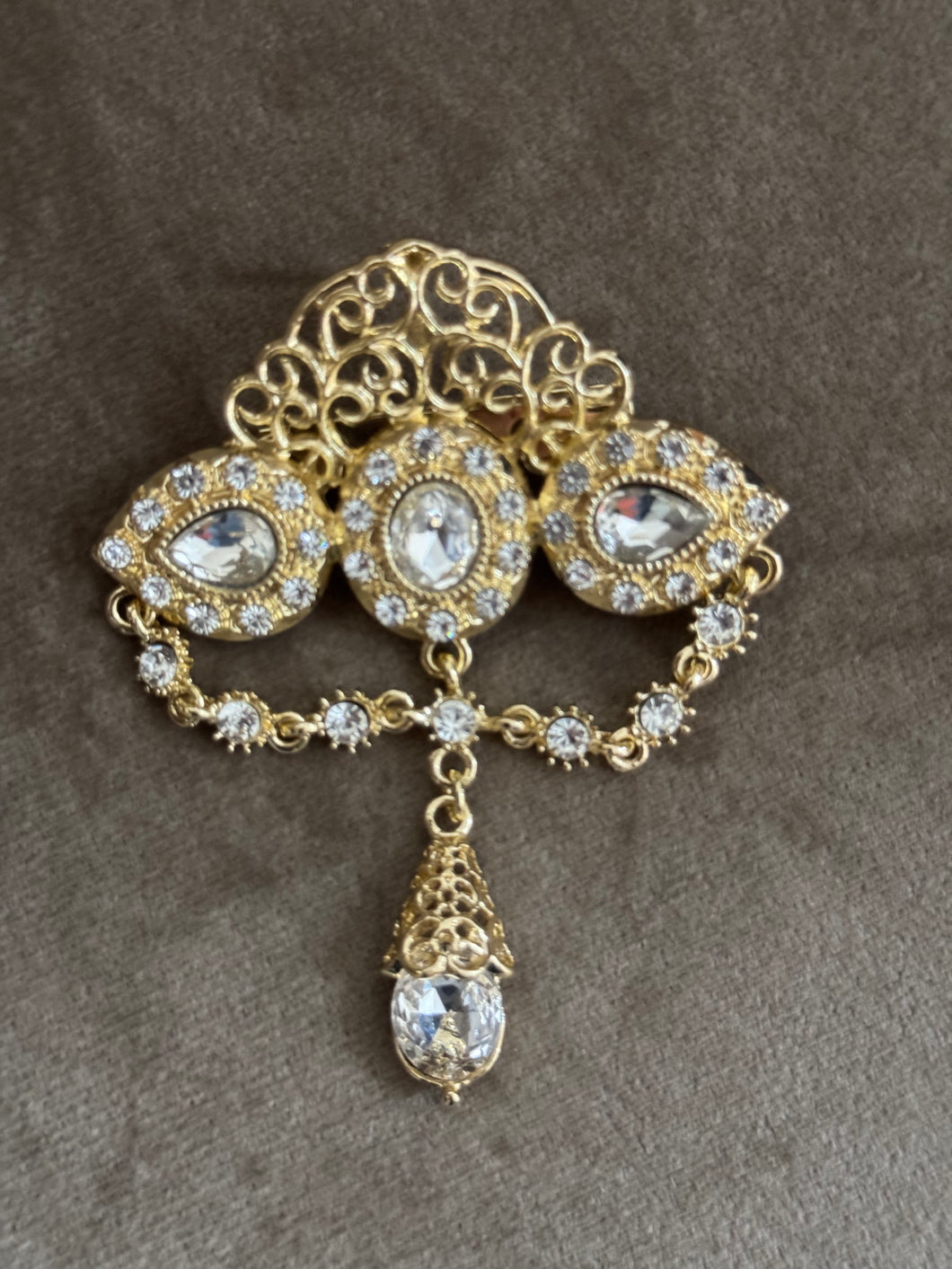 Broche doré